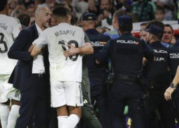 Tensioni i madh në El Clasico detyroi ndërhyrjen e Policisë Kombëtare