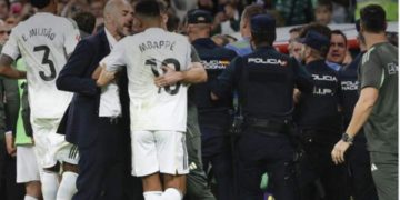 Tensioni i madh në El Clasico detyroi ndërhyrjen e Policisë Kombëtare