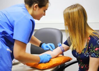 Testi që identifikon 50 lloje tumoresh po implementohet në SHBA, duke dhënë rezultate të jashtëzakonshme te 25 mijë individë.