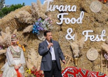 "Tirana Food and Fest 2025" sjell traditat kulinare shqiptare në Sheshin Skënderbej, Blendi Sula: Fokus në promovimin e produkteve vendase.