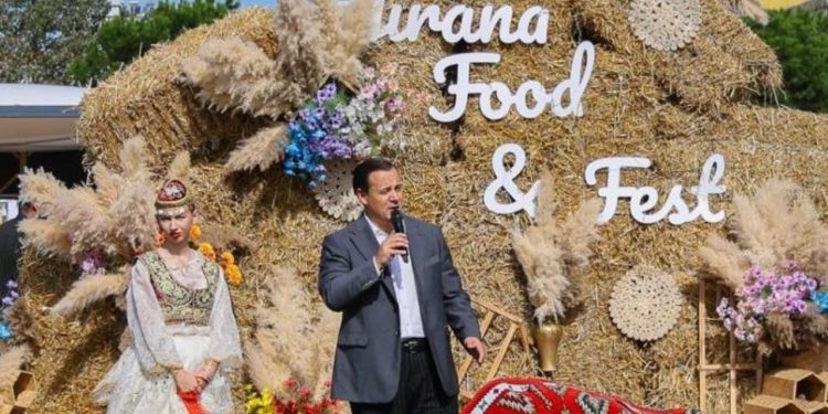 "Tirana Food and Fest 2025" sjell traditat kulinare shqiptare në Sheshin Skënderbej, Blendi Sula: Fokus në promovimin e produkteve vendase.