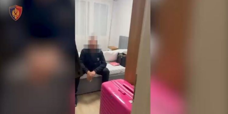 Tirana: Një i ri shfrytëzonte katër kolumbiane për prostitucion, zbulohen detajet e apartamentit.