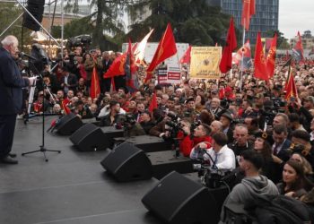 Tirana kuqezi përkrah UÇK-së, ish-presidenti Moisiu: Komandantët e UÇK-së kanë përmbushur detyrën më të madhe që njeh historia.