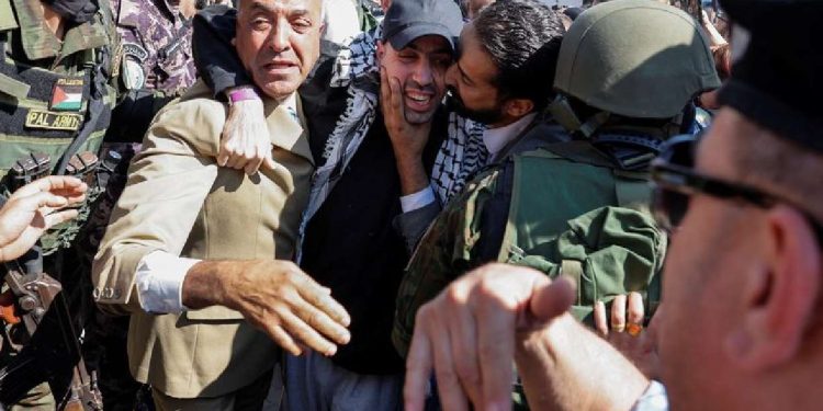 Tmerret e përjetuara nga 20 pengjet e fundit të Izraelit: Të lidhur me zinxhirë, të torturuar dhe të uritur. Pengjet zbulojnë se si i trajtonte Hamasi.