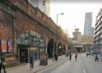 Tragjedi në Mançester: Shkaku i vdekjes së punonjëses 19-vjeçare të barit, ndalime për lëndë narkotike.