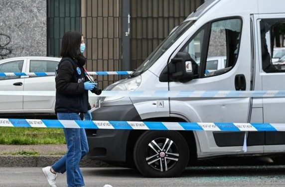 Tragjedia në Itali: 71-vjeçari italian hedh veten nga ballkoni pas njoftimit për dëbimin nga shtëpia në prani të avokatit të tij.