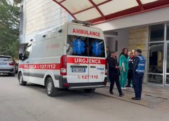 Tragjedia në Maliq: 6-vjeçarja dërgohet në Tiranë në gjendje kritike