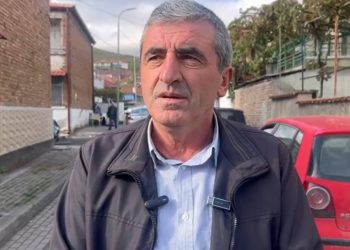 Tragjedia në Maliq që ka shkaktuar vdekjen e nënës dhe djalit, shefi i shërbimit zjarrfikës jep detaje: Dy versione të mundshme, soba me dru ose…