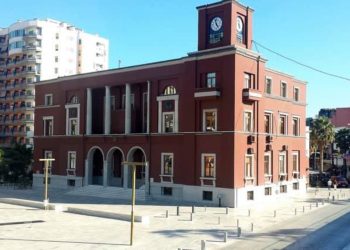 Tre muaj pas dorëheqjes nga posti i drejtorëve në bashkinë Durrës, shumë nga zyrtarët vazhdojnë ende të mbajnë pozitat e tyre.