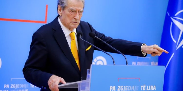 Tre netë më parë, Veliaj u lirua nga burgu" / Berisha: "E arrestuan për ta eliminuar