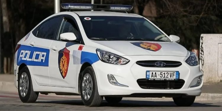 Tre të rinj arrestohen në Tiranë pas sulmit ndaj efektivëve të policisë