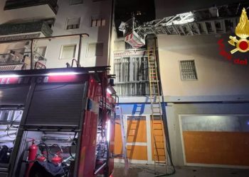 Tre viktima nga një zjarr në një apartament në Milano, 17 familje të evakuara.