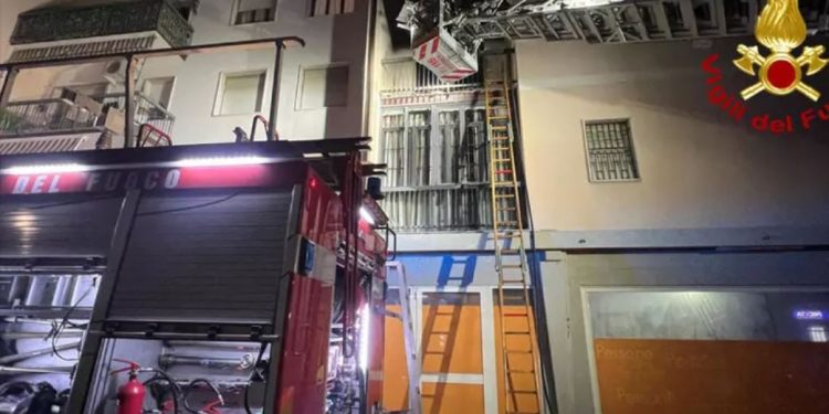 Tre viktima nga një zjarr në një apartament në Milano, 17 familje të evakuara.