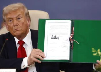 Trump arrin në Egjipt, firmos marrëveshjen për paqen në Lindjen e Mesme: Ne na u deshën 3000 vjet për…