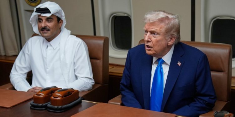 Trump takon emirin e Katarit në Air Force One: "Ju keni një Lindje të Mesme të sigurt dhe shpresoj që të vazhdojë kështu."