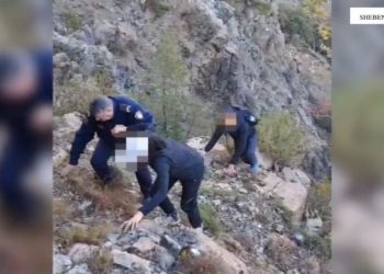 Turistët zviceranë që humbën rrugën gjatë eksplorimit të zonës së Shebenikut, gjejnë ndihmë pas disa orësh kërkimi.