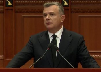 “U munduat të provoni se kush e do më shumë liderin” / Balla për opozitën: Po të kthehesha përsëri, do të bëja të njëjtin kallëzim për Berishën.