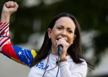 Udhëheqëses së opozitës në Venezuelë i është akorduar Çmimi Nobel për Paqe, ndërsa vendi ka mbyllur ambasadën e tij në Norvegji.