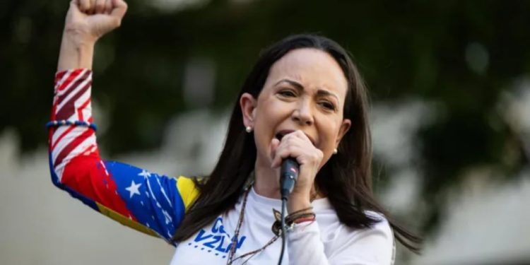 Udhëheqëses së opozitës në Venezuelë i është akorduar Çmimi Nobel për Paqe, ndërsa vendi ka mbyllur ambasadën e tij në Norvegji.