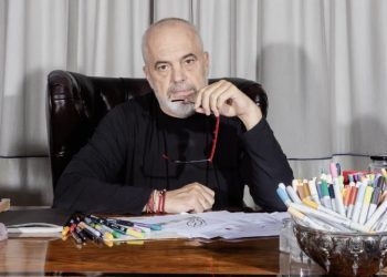 “Udhëheqësi artistik i Shqipërisë”/ “The Times” dedikim për kryeministrin: Edi Rama impresionon galerinë me vizatimet e tij të ëndrrave të hapura.