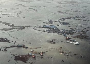 Uragani Halong shkakton përmbytje dhe dëme të mëdha në Alaskë, një jetë e humbur.