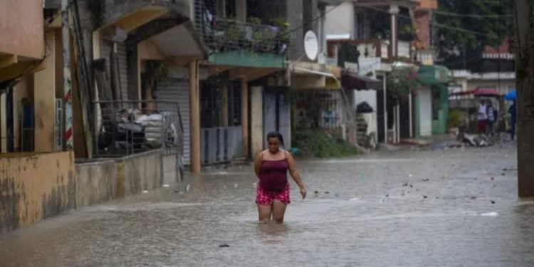 Uragani Melisa shkakton dëme të mëdha në Xhamajkë; shtatë persona raportohet se kanë humbur jetën, ndërsa kërkimet për të zhdukurit vazhdojnë.
