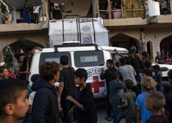 Ushtria izraelite qëllon mbi një autobus në Gaza, duke shkaktuar vdekjen e 9 personave: Automjeti kishte tejkaluar vijën e verdhë të përcaktuar nga marrëveshja.