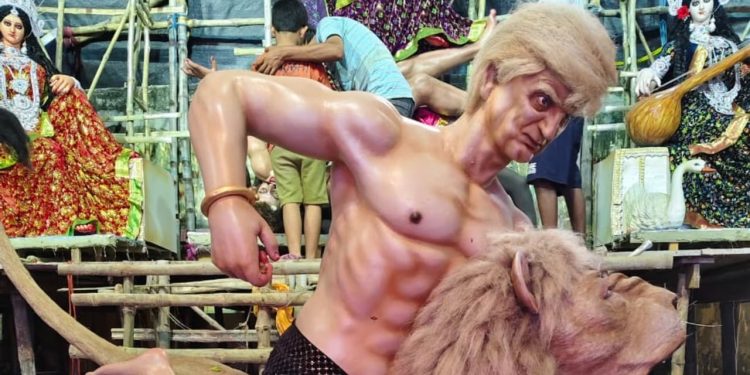 VIDEO/ Konflikt mbi tregtinë dhe naftën, India paraqet Trump si demon në festivalin hindu, artistët: Kjo është mënyra jonë e shprehjes