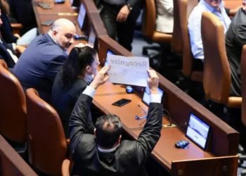 VIDEO/ “Njihni Palestinën”: Anëtari i Knesset-it proteston ndaj Trump gjatë fjalimit me Netanyahu, dy deputetë të nxirren jashtë.