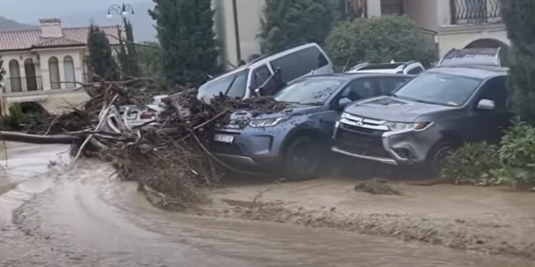 VIDEO/ Potenciale stuhishë të mëdha godasin Bullgarinë, shpallet gjendja e jashtme, tre viktima të raportuara