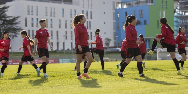 Vajzat Kuqezi udhëtojnë për në Qipro me qëllimin për të mbajtur statusin në Grupin B të Ligës së Kombeve.