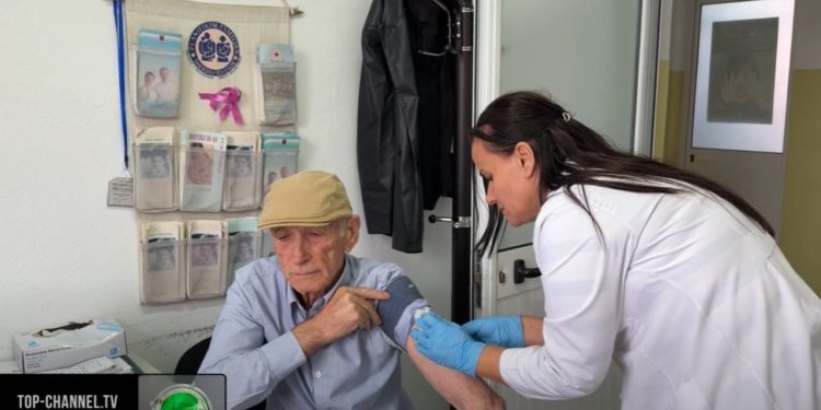 Vaksinimi ndaj gripit: 6 mijë doza vaksinash të ndara në Lezhë, me interes të lartë te persona të moshuar.