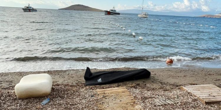Varka që transporte emigrantë mbytet pranë brigjeve të Bodrumit në Turqi, humbin jetën 14 persona.