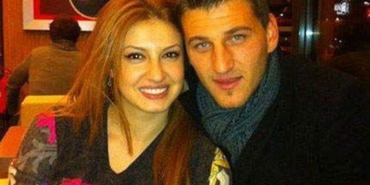 Vdekja e ish-bashkëshortes së Alban Hoxhës pas lindjes së djalit, Gjykata jep vendimin për mjekët 11 vjet pas ngjarjes fatale.