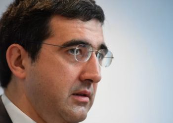 Vdekja e papritur e mjeshtrit të shahut 29-vjeçar, Federata Botërore starton hetim ndaj ish-kampionit Vladimir Kramnik. Dyshime për bullizëm ndaj një rivali.