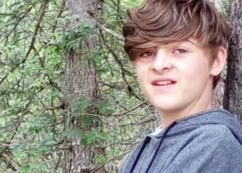 Vdes në moshën 14-vjeçare për shkak të kancerit, prindërit e të rinjve akuzohen për “vrasje të qëllimtë”: Ngritën besimin te mjekësia alternative, refuzuan trajtimet…