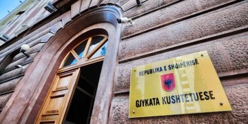 Vëmendja është te Gjykata Kushtetuese: Procesi i zgjedhjes së një gjyqtari, me dy mundësi – miratohet vota ose humbet koncepti i drejtësisë.