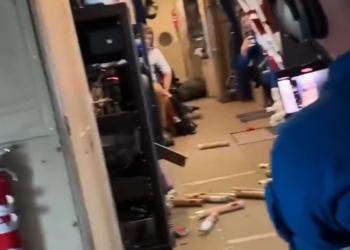 Video/ "A janë të gjithë në rregull?", gjuetarët e uraganeve shokohen nga turbulencat e "Melissa"