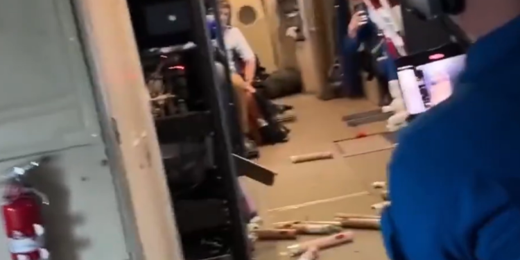 Video/ "A janë të gjithë në rregull?", gjuetarët e uraganeve shokohen nga turbulencat e "Melissa"