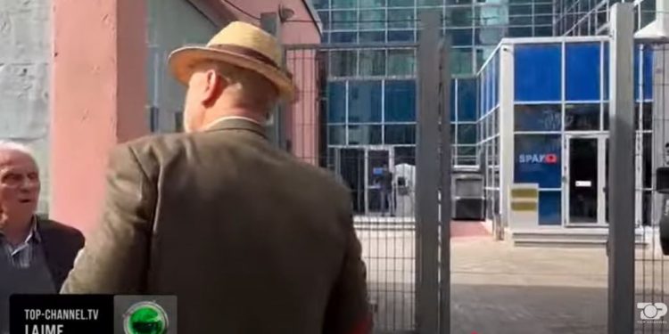 Video/ "A ka vjedhur ndonjë gjë vjehërr? Flit me dikë tjetër, jo me mua", qytetari përballet me Malltezin para GJKKO: Ti dhe ai jeni lapangjozë.