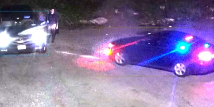 Video/ Arrestohet në flagrancë shqiptari në Nju Jork, pasi hodhi mbeturinat e biznesit të tij në park