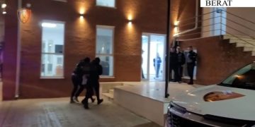 Video/ Kristo Mema, i arrestuar në Berat për vrasjen me thikë të një 42-vjeçari për shkak të një fotografie me kalin.