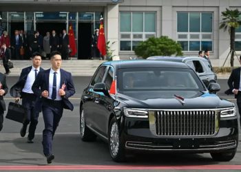 Video/ “Muri i njerëzve” për surrounding Xi Jinping shkakton panik në Seul, rojat nisin të vrapojnë për ta mbrojtur liderin kinez.