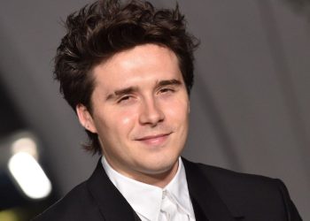 Video/ Ndiqni reagimin e Brooklyn Beckham-it në momentin kur flitet për nënën e tij, Victoria.
