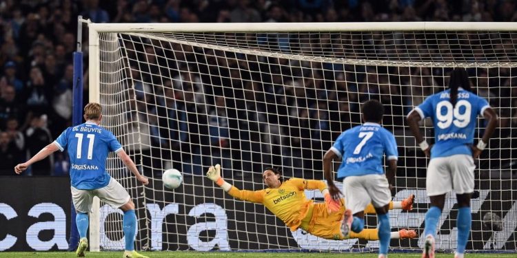 Video/ Një penallti e diskutueshme dhe katër gola, Napoli mposht Interin dhe ngjitet në krye të Serie A