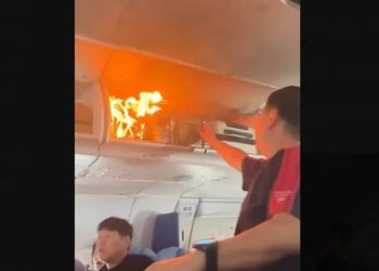 Video: Panik në ajër, bateria në çantën e pasagjerit shpërthen, avioni kryen ulje të jashtëzakonshme në Kinë.