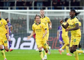 Video/ Super Leao nxjerr në pah Milani, portugezi shndërron ndeshjen me dygolësh ndaj Fiorentinës dhe çon kuqezinjtë në krye të klasifikimit.