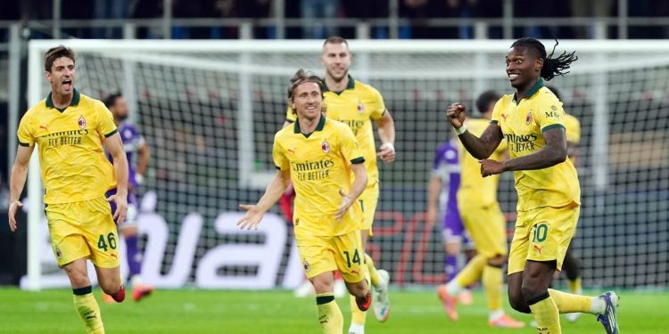 Video/ Super Leao nxjerr në pah Milani, portugezi shndërron ndeshjen me dygolësh ndaj Fiorentinës dhe çon kuqezinjtë në krye të klasifikimit.