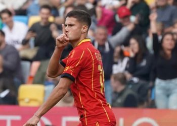 Video/ Super Medon Berisha, mesfushori i Kombëtares shqiptare, shënon në mënyrë të shkëlqyer nga goditja e dënimit.