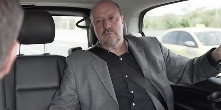 Video e ardhjes së heshtur të Rafa Benitez në Athinë si trajner i ri i Panathinaikosit.